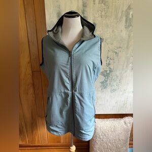 Columbia Reversible Charcoal Gray & Blue Zip Up Vest jacket! Women’s Sz. Large!
